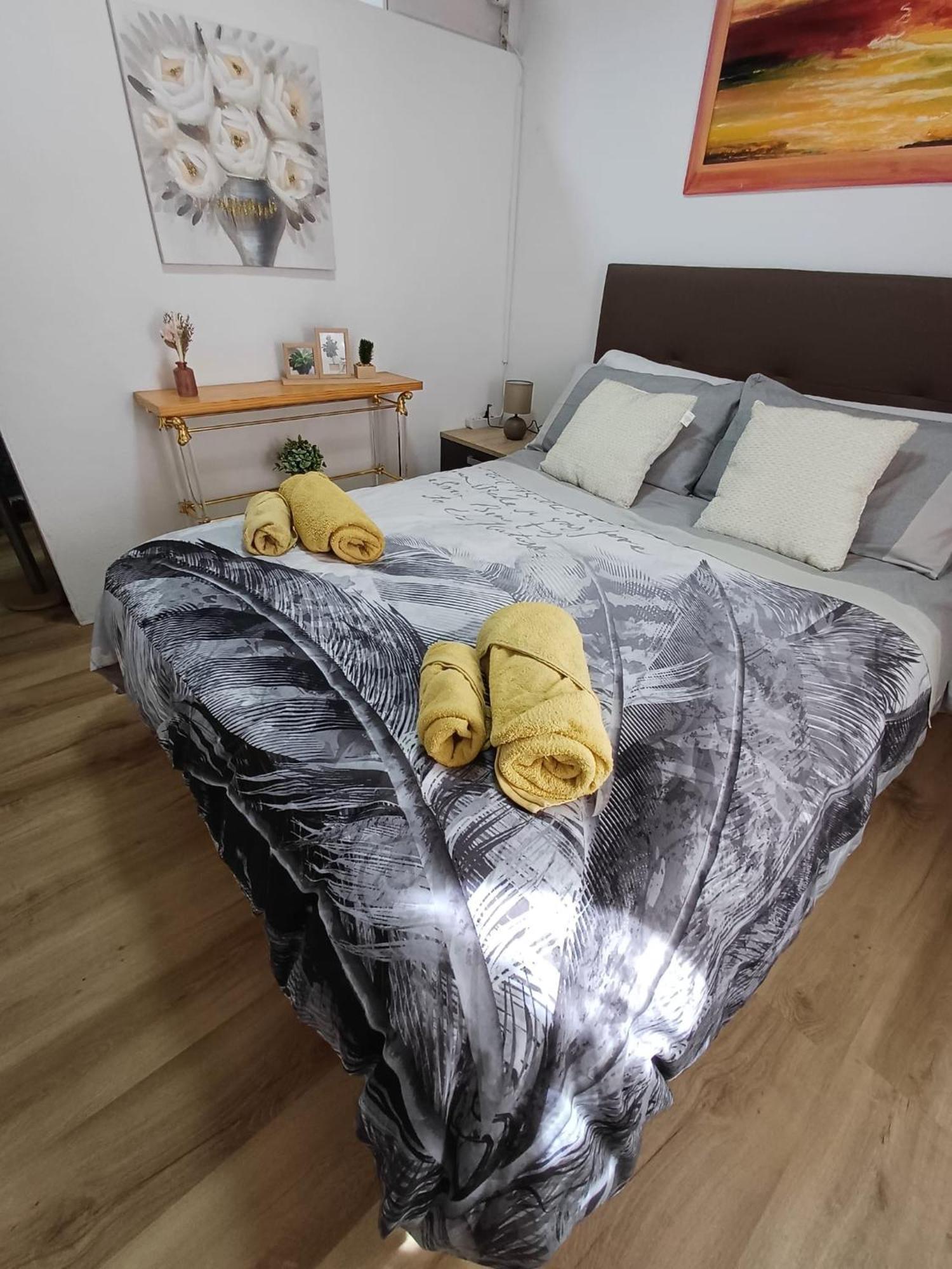 Alicante Postiguet Studios Екстериор снимка