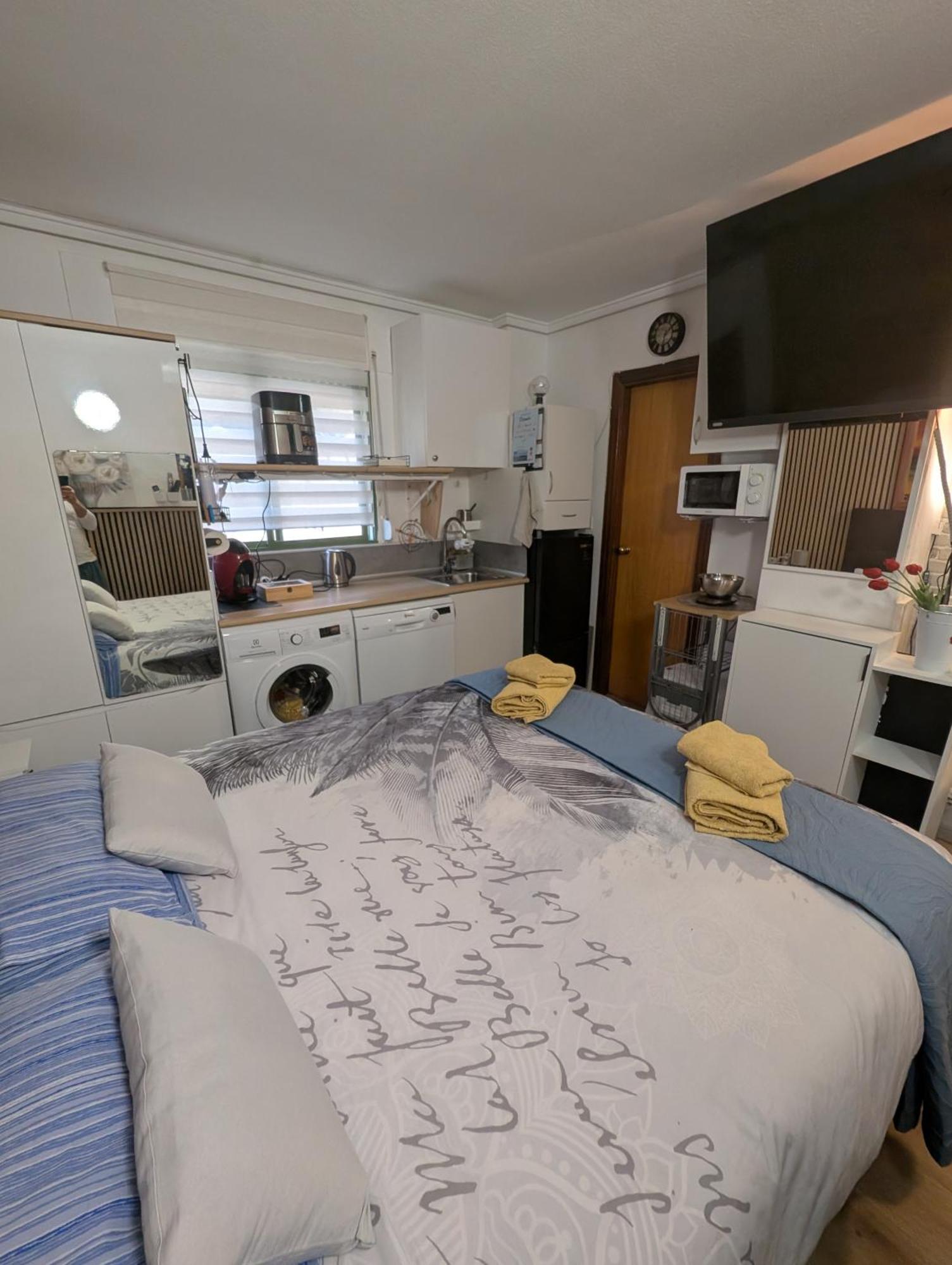 Alicante Postiguet Studios Екстериор снимка