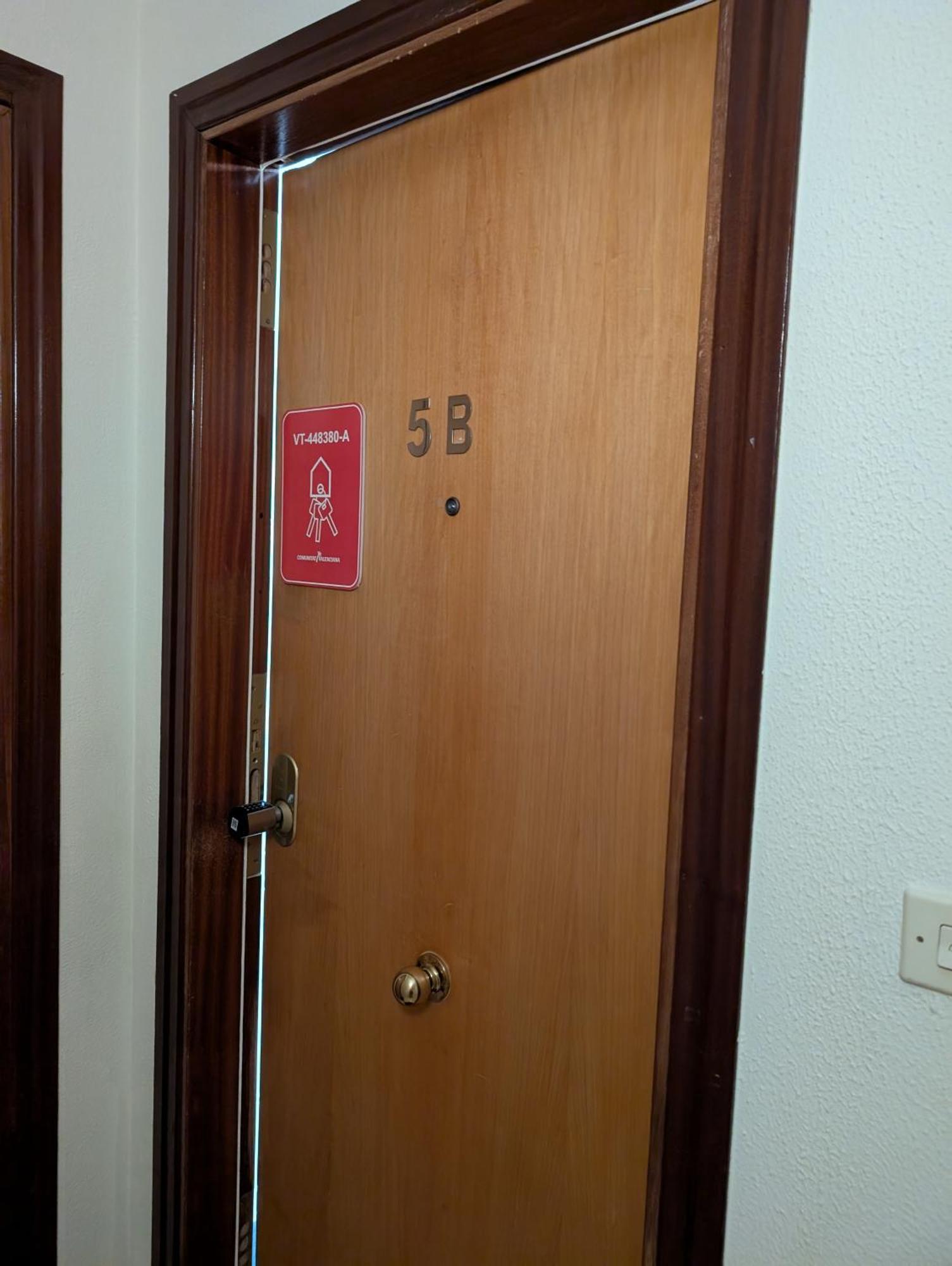 Alicante Postiguet Studios Екстериор снимка